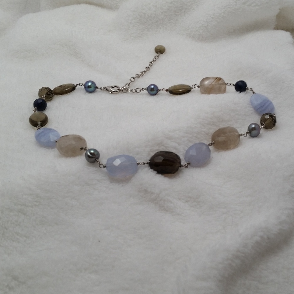 ANN TAYLOR  STONE NECKLACE IN Silver twisted Wire